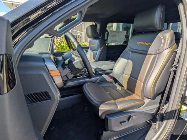New 2025 Agate Black Metallic Ford Tremor® image 19