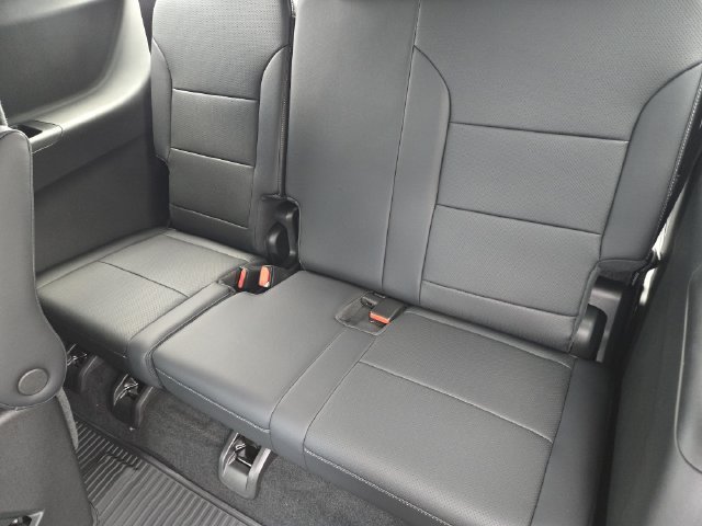 2027 Chevrolet Traverse LT - Photo 22