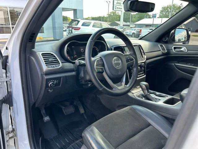 Used 2019 Bright White Clearcoat Jeep Altitude image 27