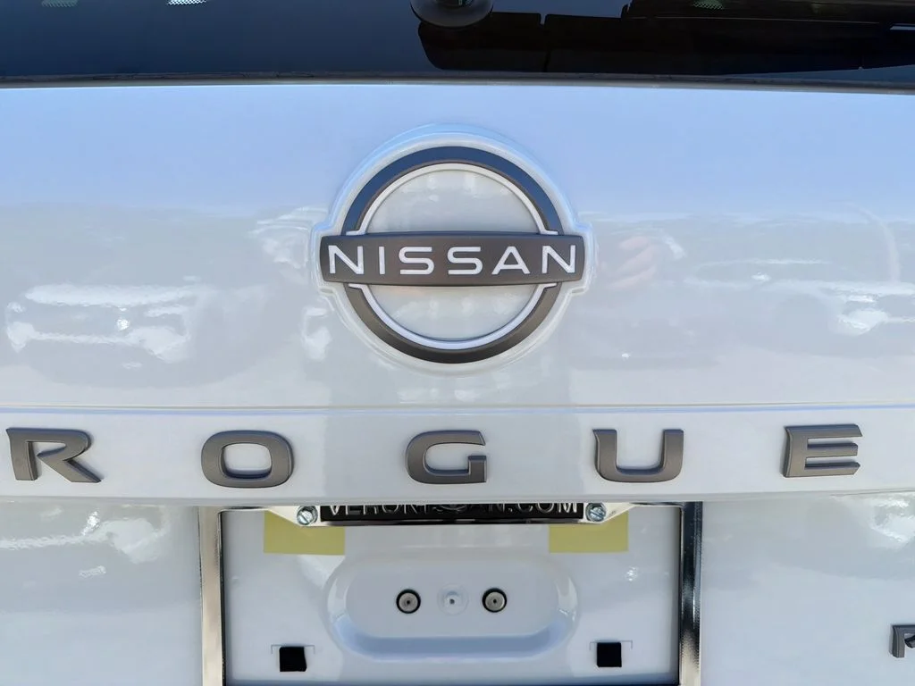 New 2026 Everest White Pearl TriCoat Nissan Platinum image 9