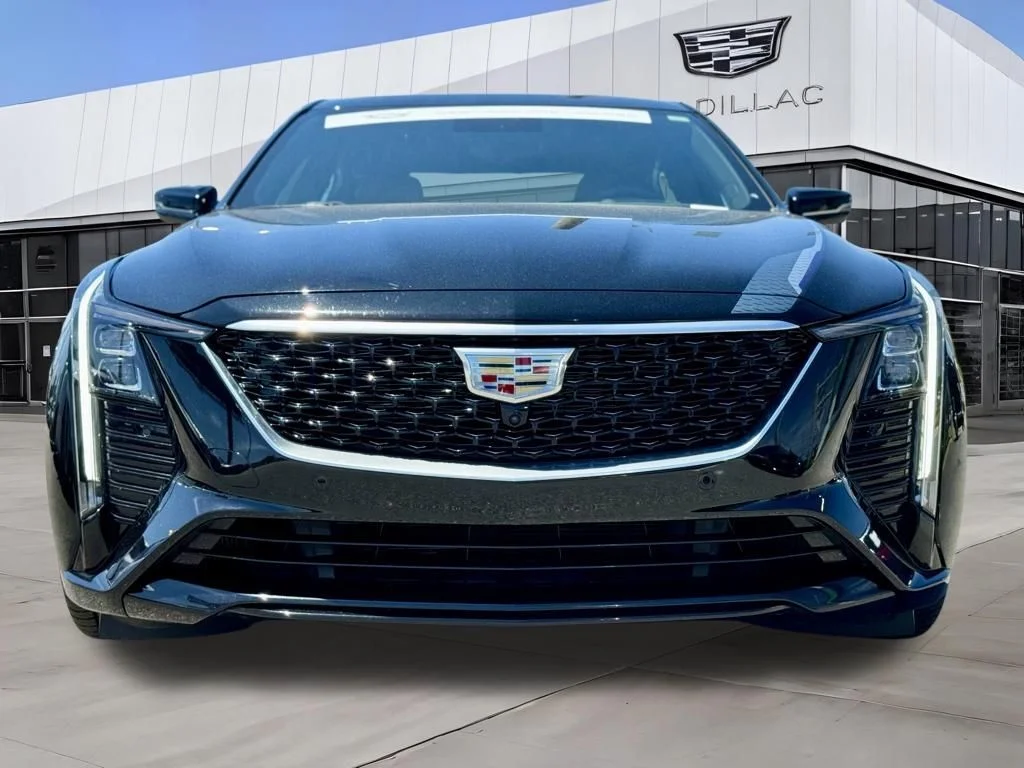 Used 2025  Cadillac Premium Luxury image 4