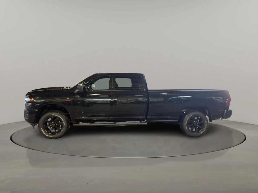 New 2026 Diamond Black Crystal Pearl-Coat Exterior Paint RAM Tradesman image 4