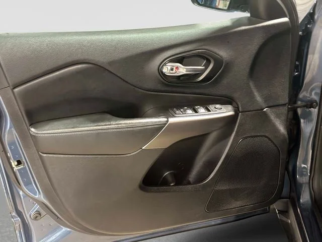 Used 2021 Blue Jeep Latitude image 17
