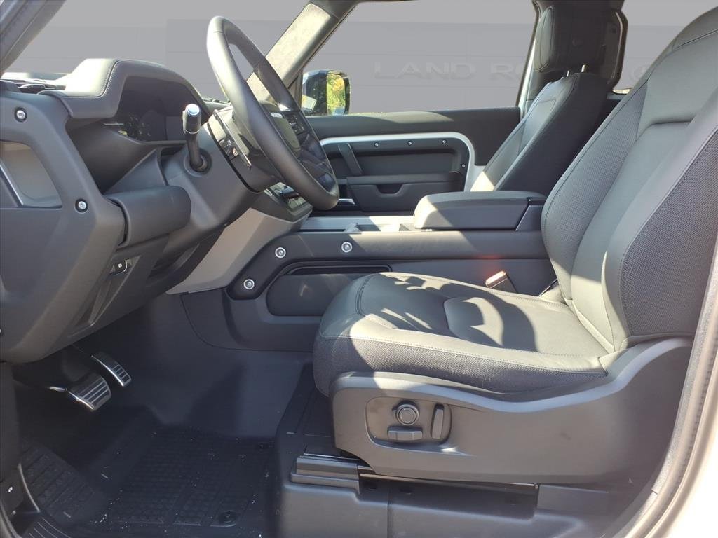 2026 Land Rover Defender V8 - Photo 6