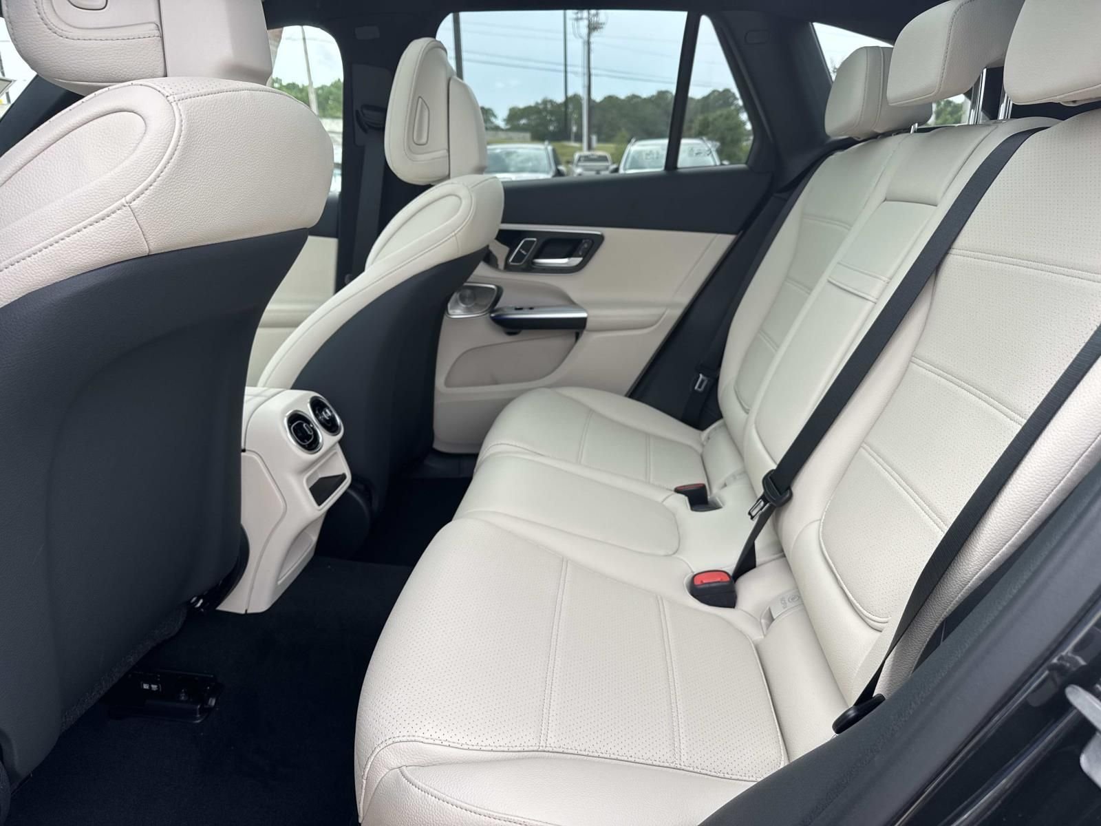 New 2027 Gray Mercedes-Benz GLC 300 image 9
