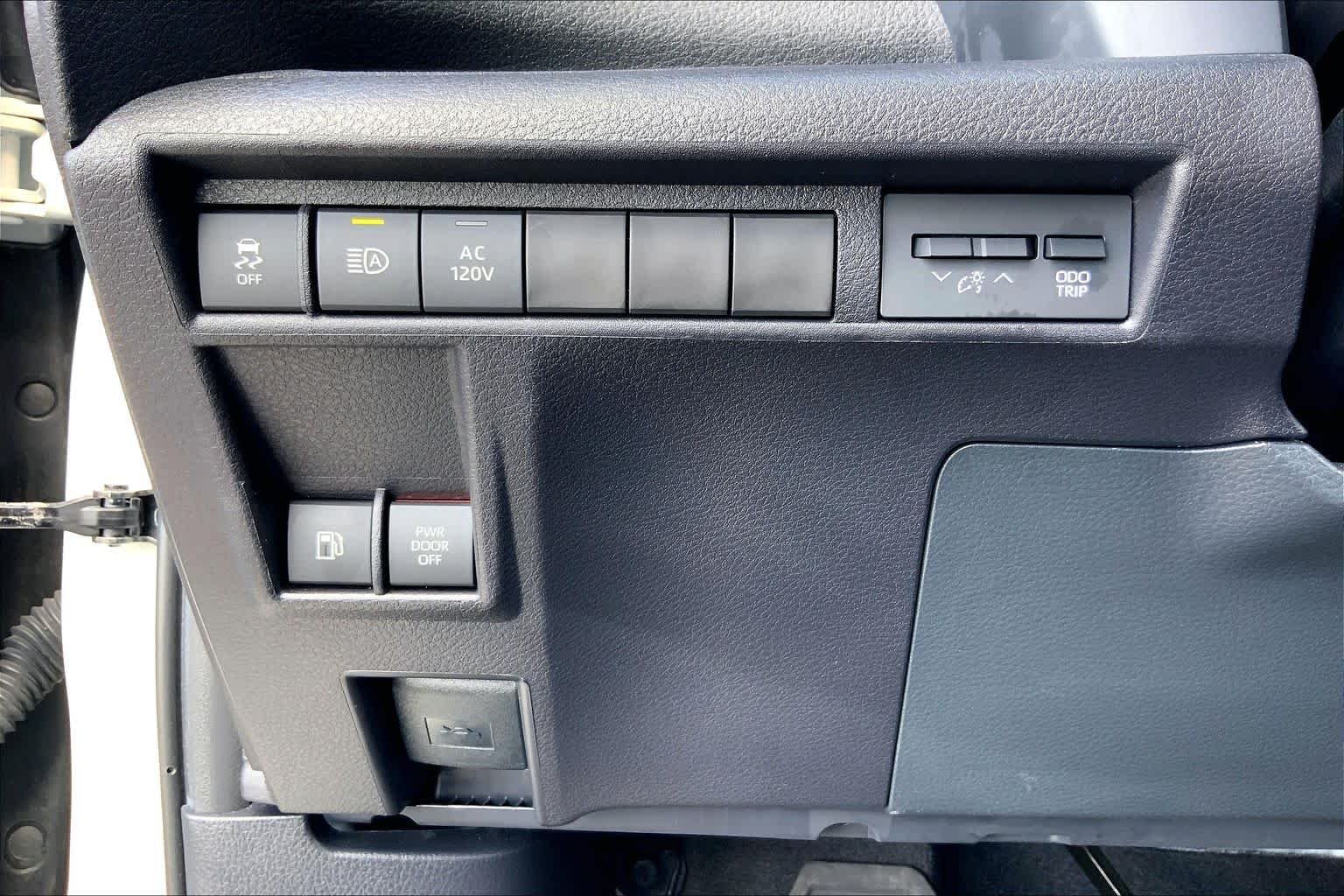 Used 2026 Ice Cap Toyota Woodland Edition image 33