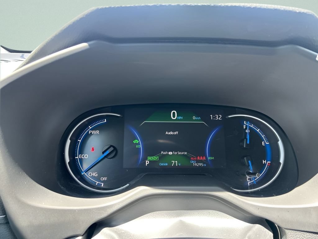 Used 2024 Ice Toyota LE image 23