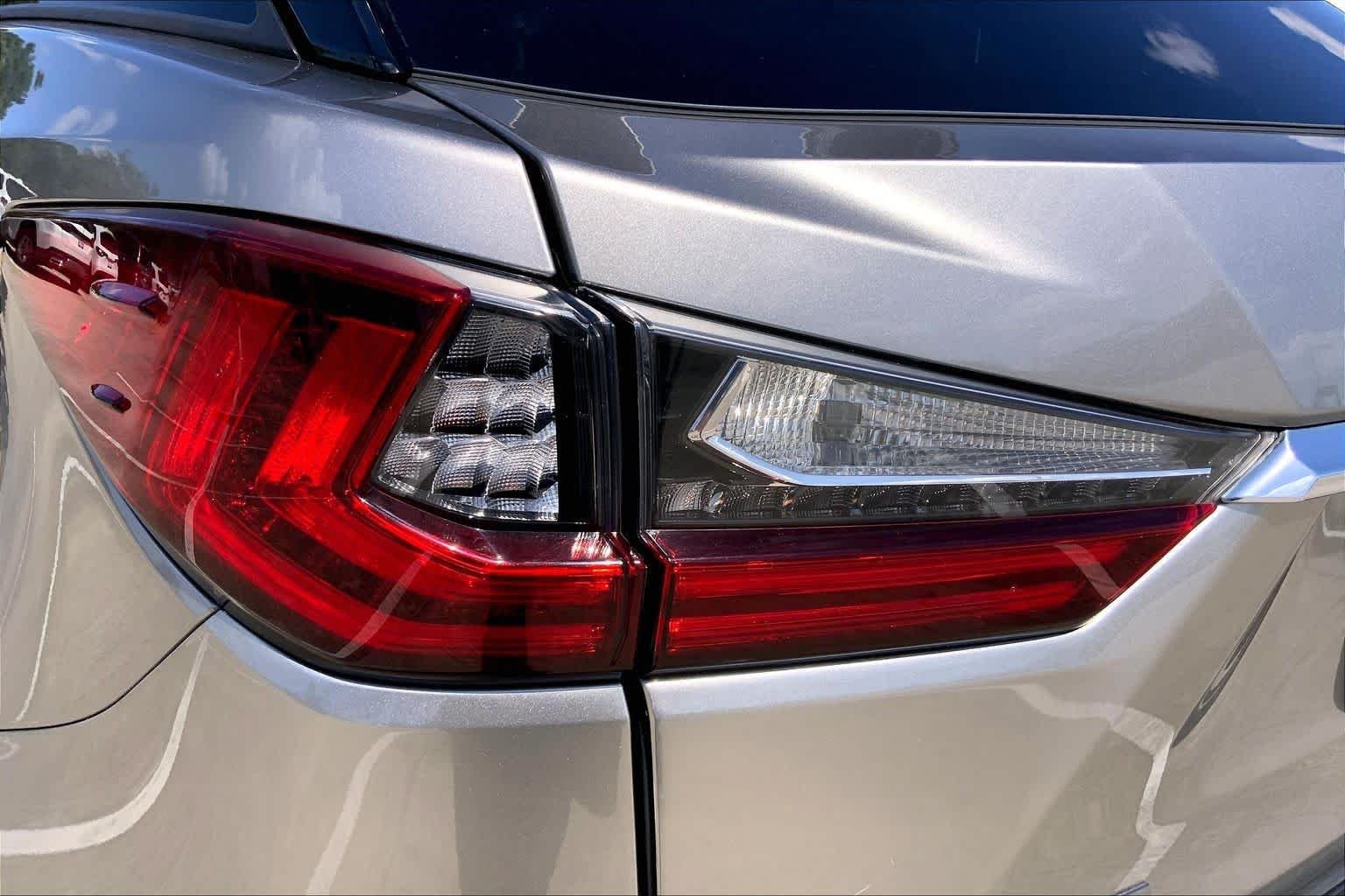 Used 2019 Atomic Silver Lexus F SPORT image 28