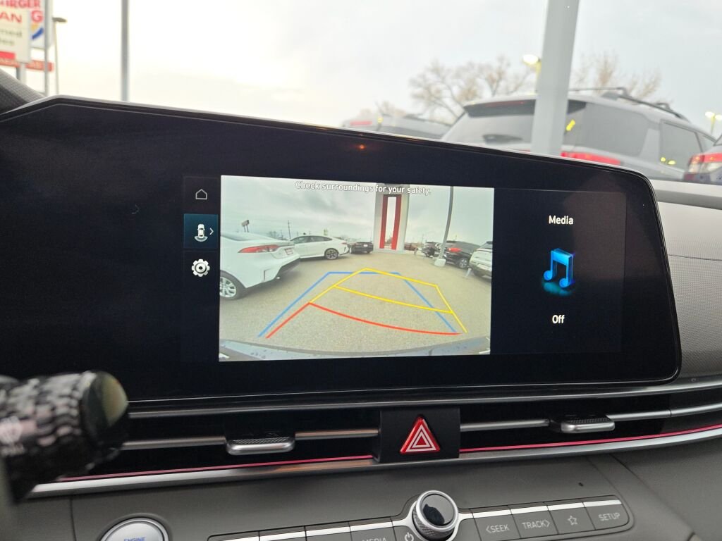 Used 2025 Black Hyundai SEL Convenience image 25