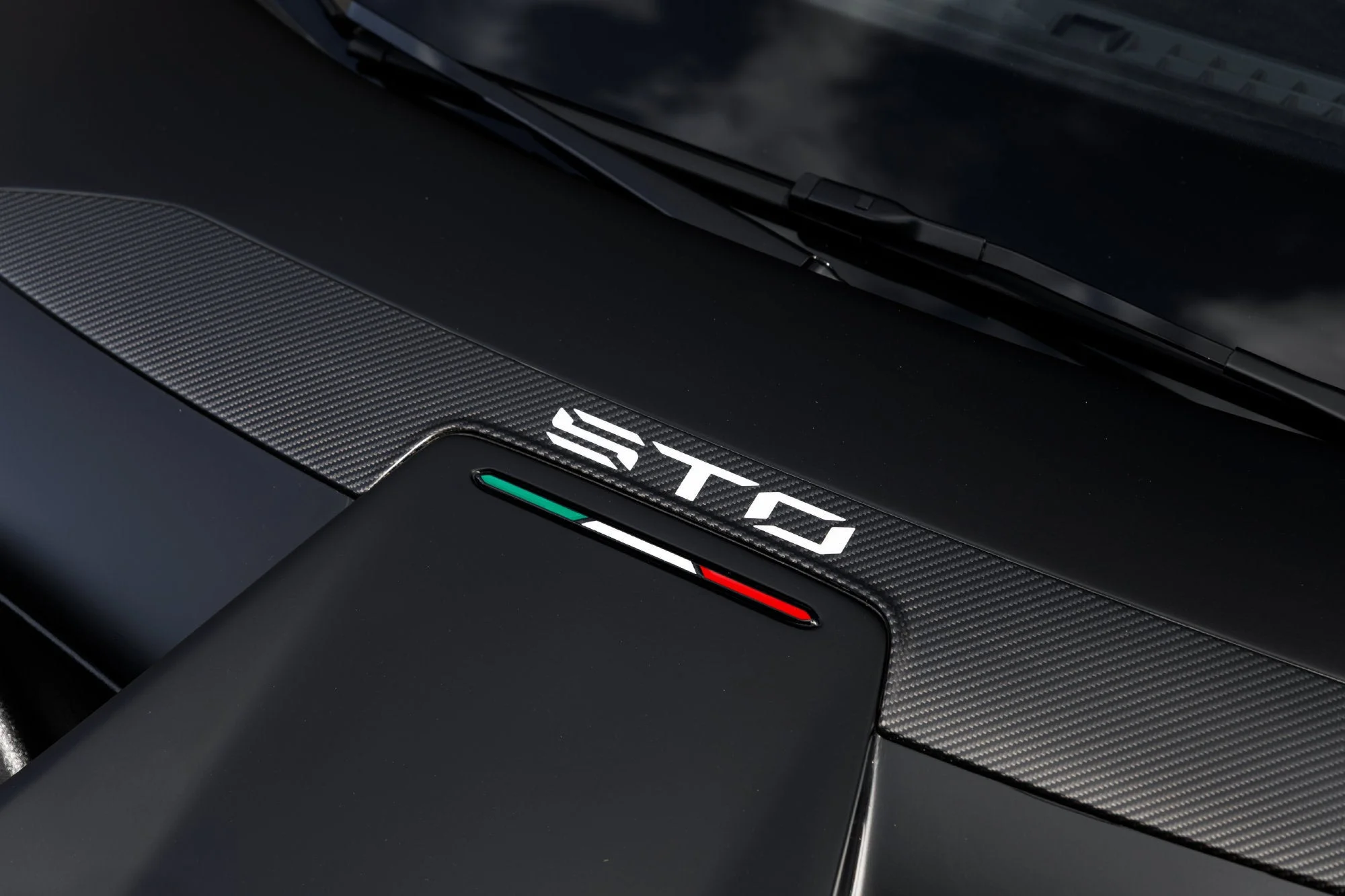 Used 2021  Lamborghini Base image 14