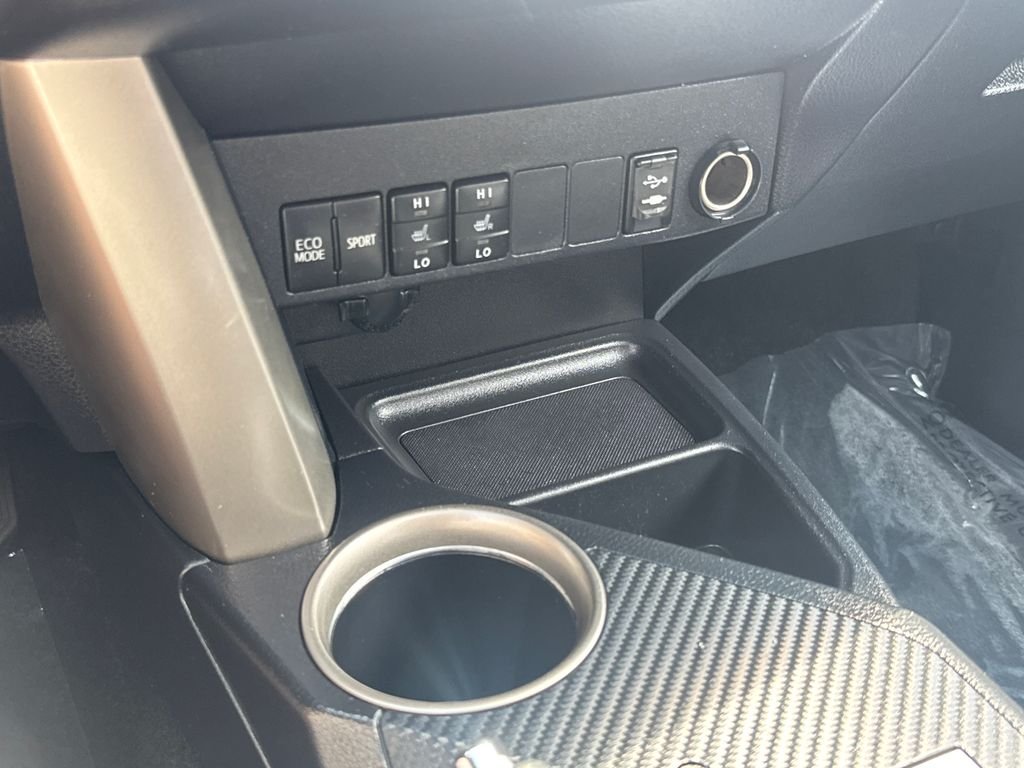 Used 2014 Red Toyota Limited image 26