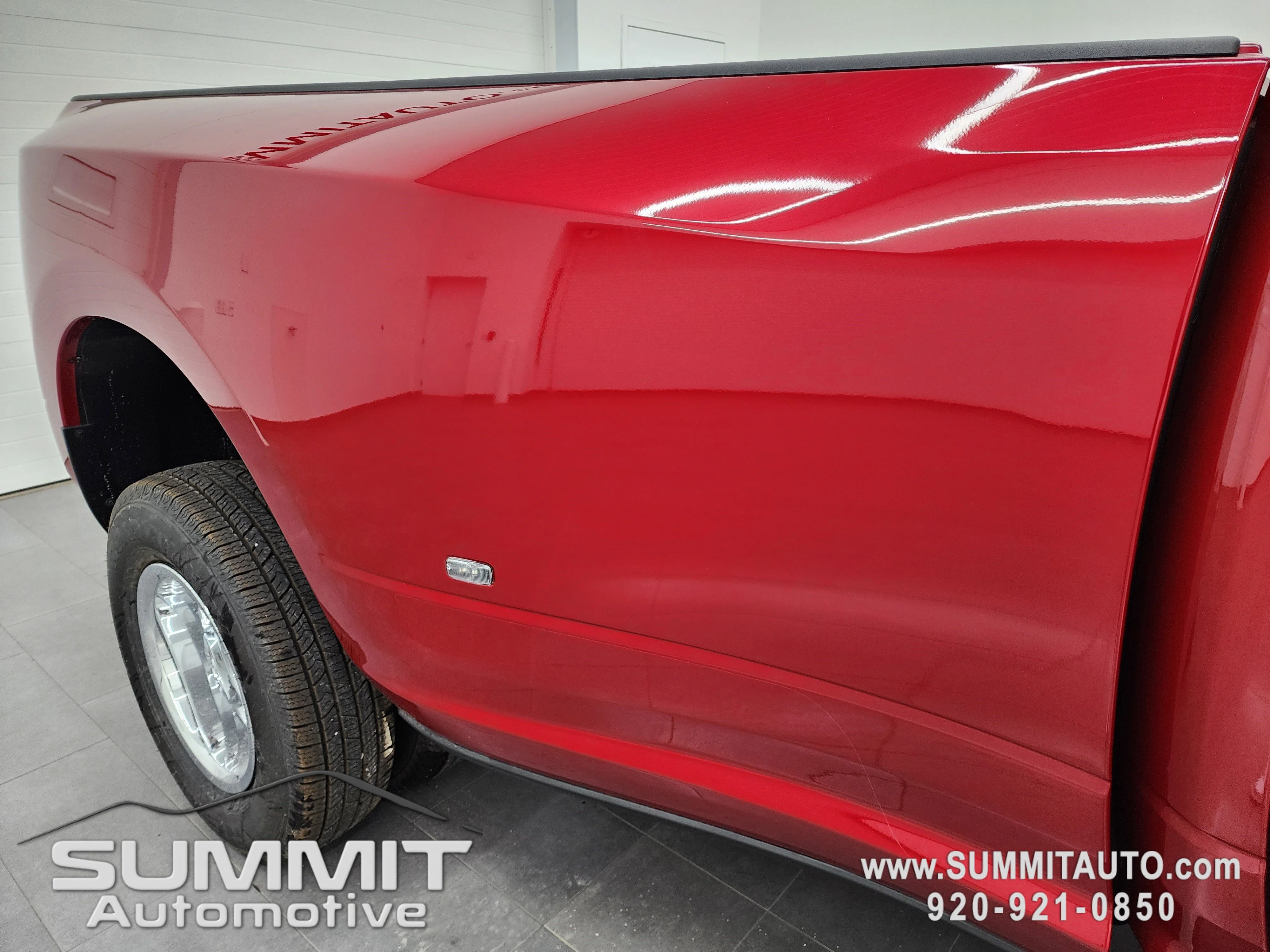 New 2026 Molten Red Pearl-Coat Exterior Paint RAM Tradesman image 30