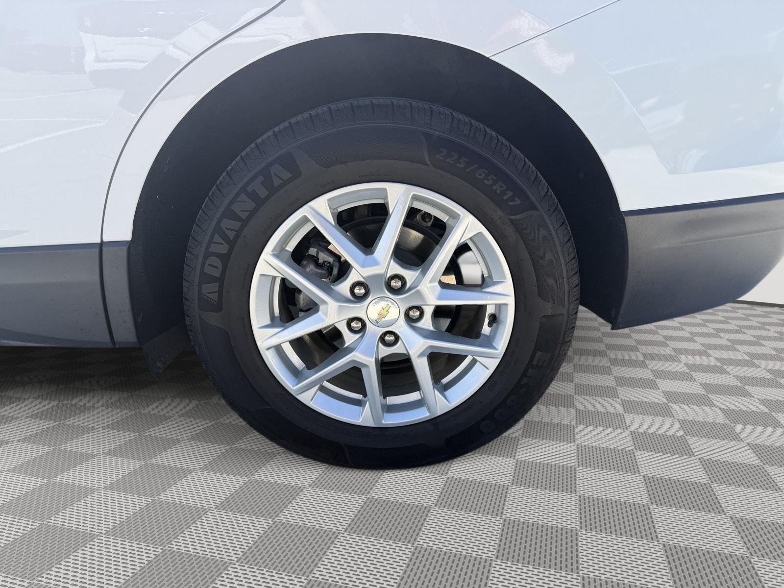 Used 2022 Summit White Chevrolet LT image 9