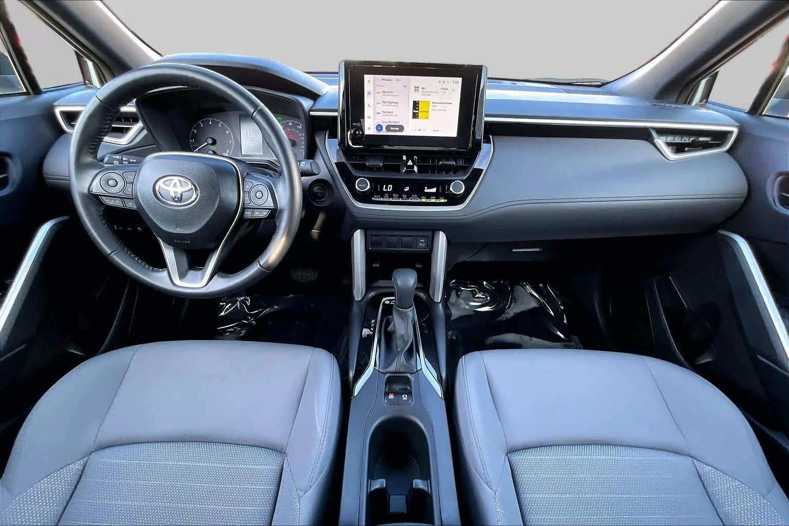 Used 2025 Sonic Silver Toyota Hybrid SE image 17