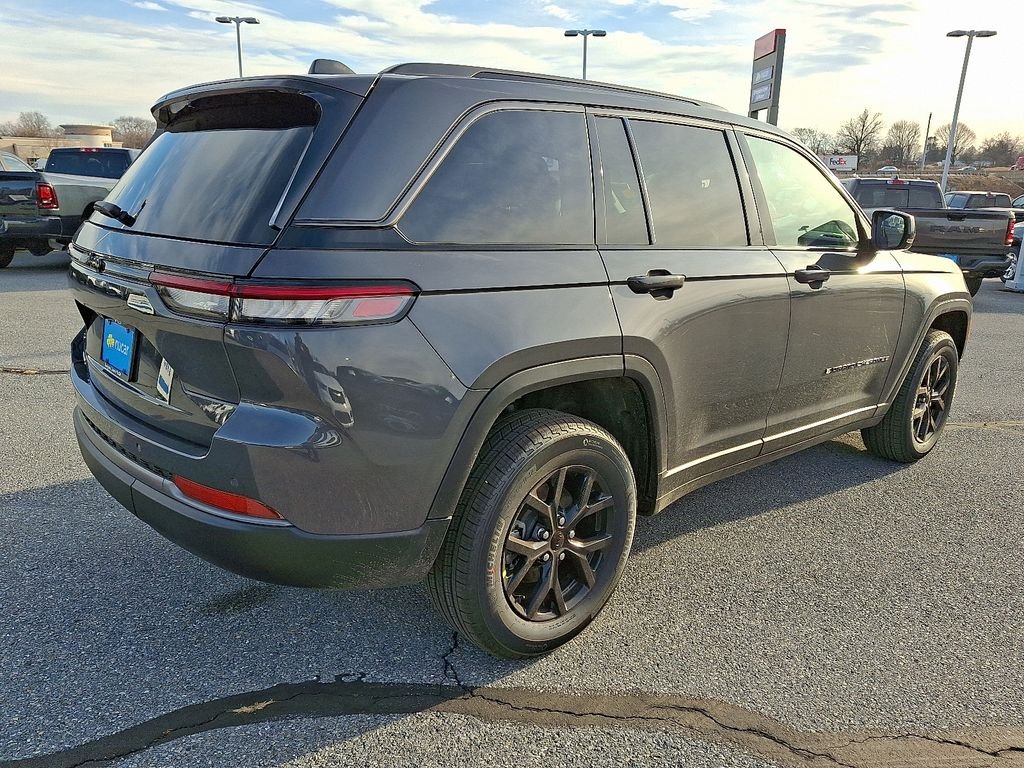 New 2026 Baltic Gray Metallic Clearcoat Jeep Altitude image 4