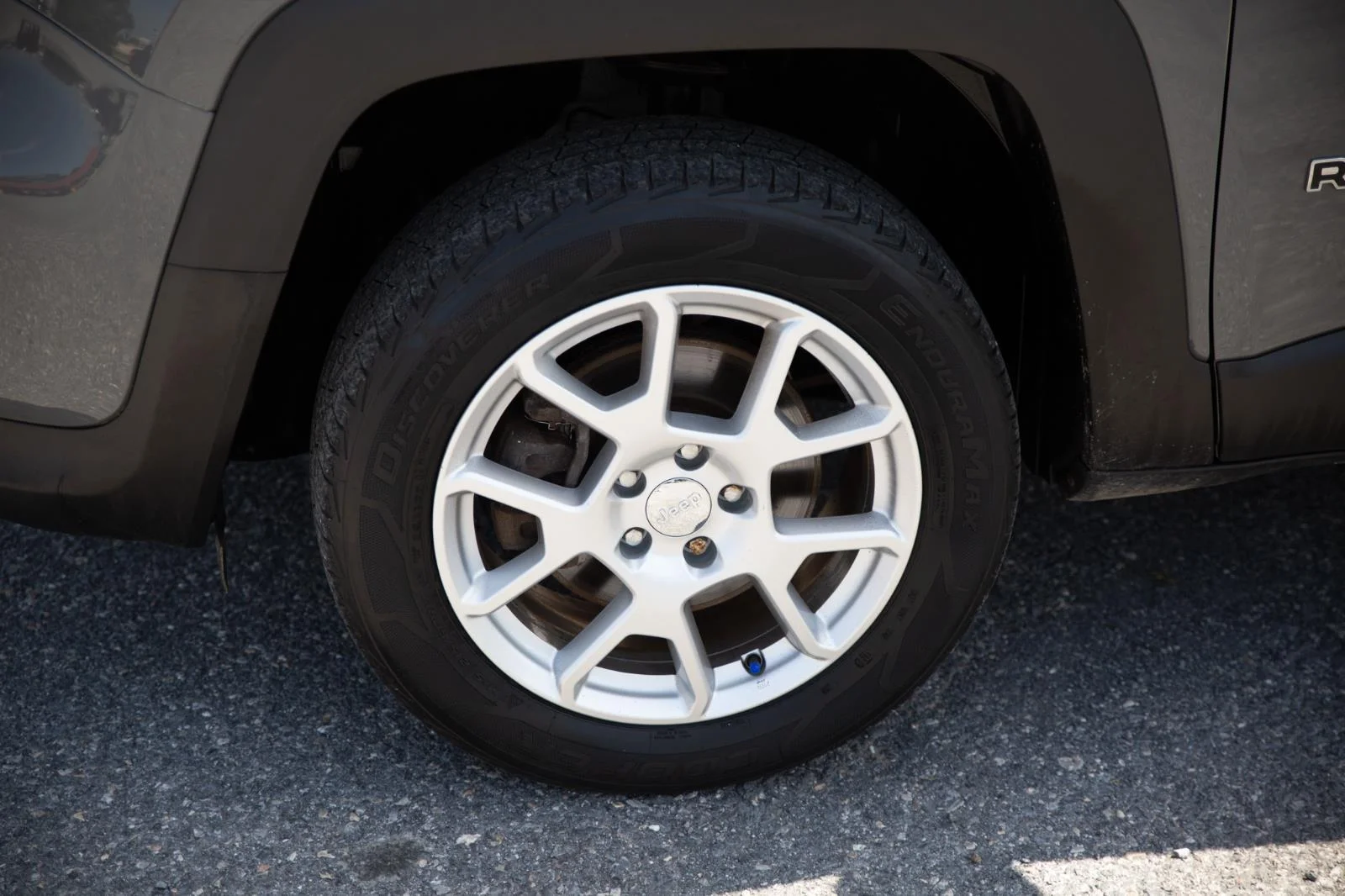 Used 2021 Graphite Gray Jeep Latitude image 9