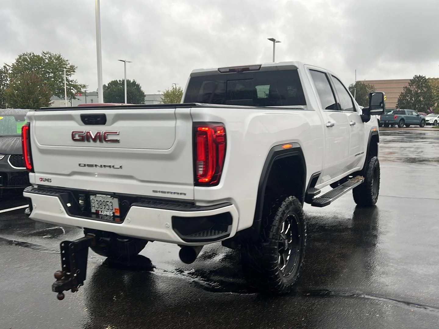 Used 2021 White Frost Tricoat GMC Denali image 7