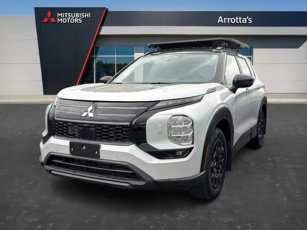 New 2026 White Diamond Mitsubishi LE image 3
