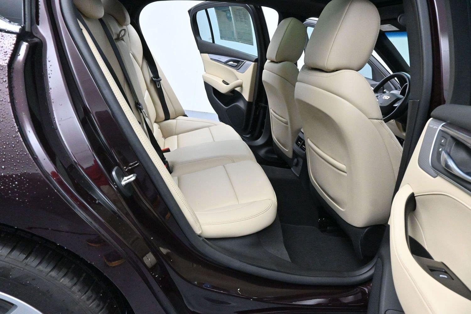 Used 2020 GARNET METALLIC Cadillac Luxury image 36