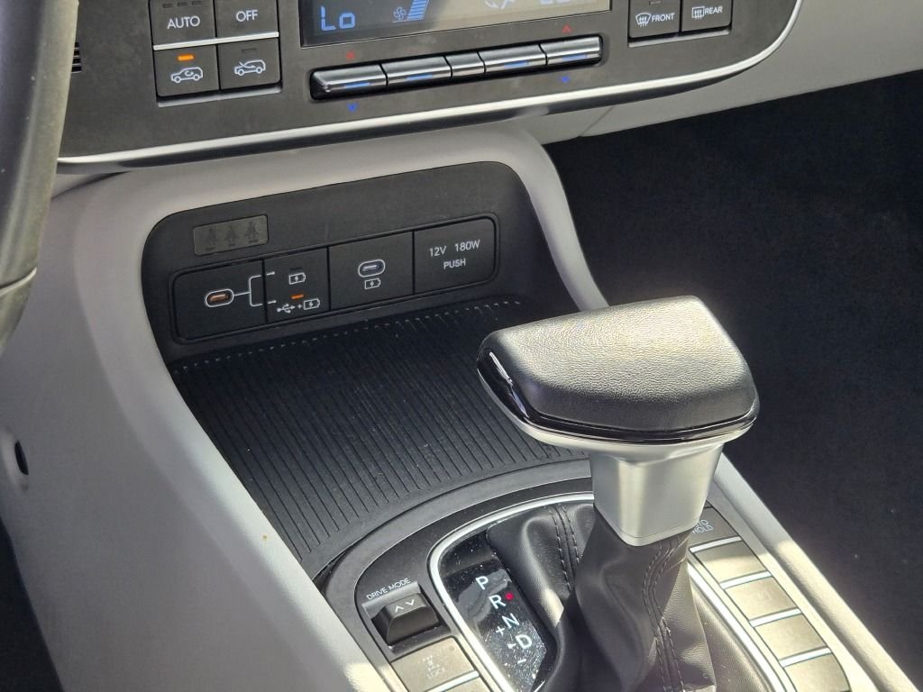 Used 2025 Orange Pearl Hyundai SEL image 26