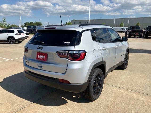New 2026 Silver Zynith Metallic Clear-Coat Exterior Paint Jeep Latitude Altitude image 5