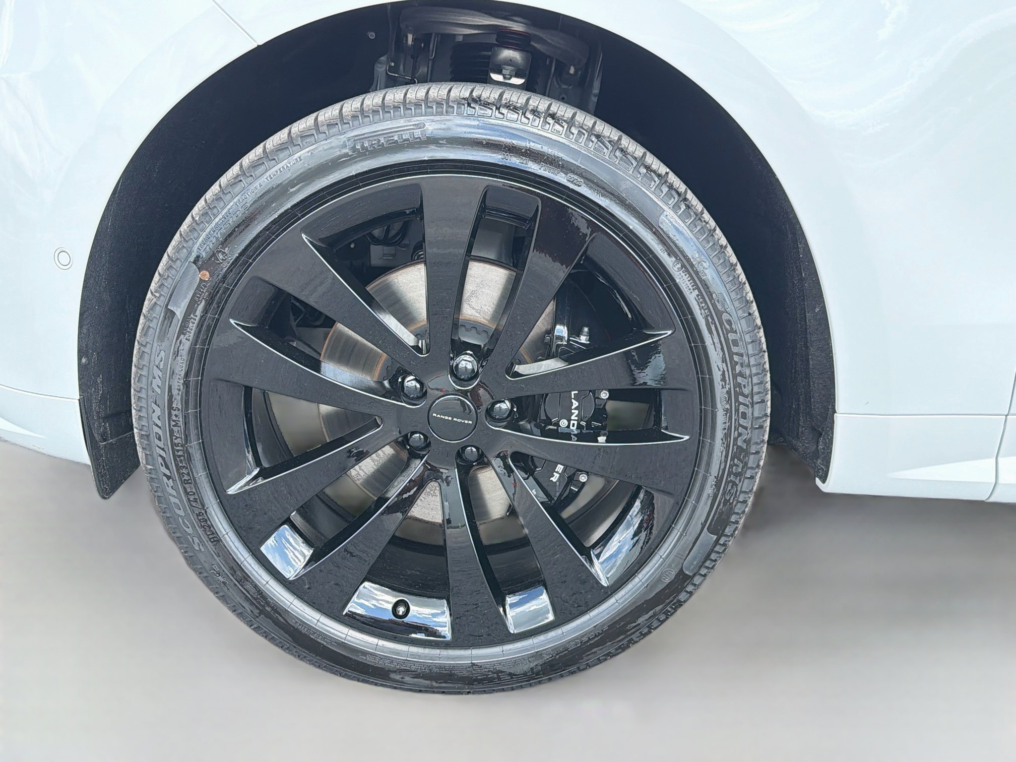 New 2027 Fuji White Land Rover Dynamic SE image 40