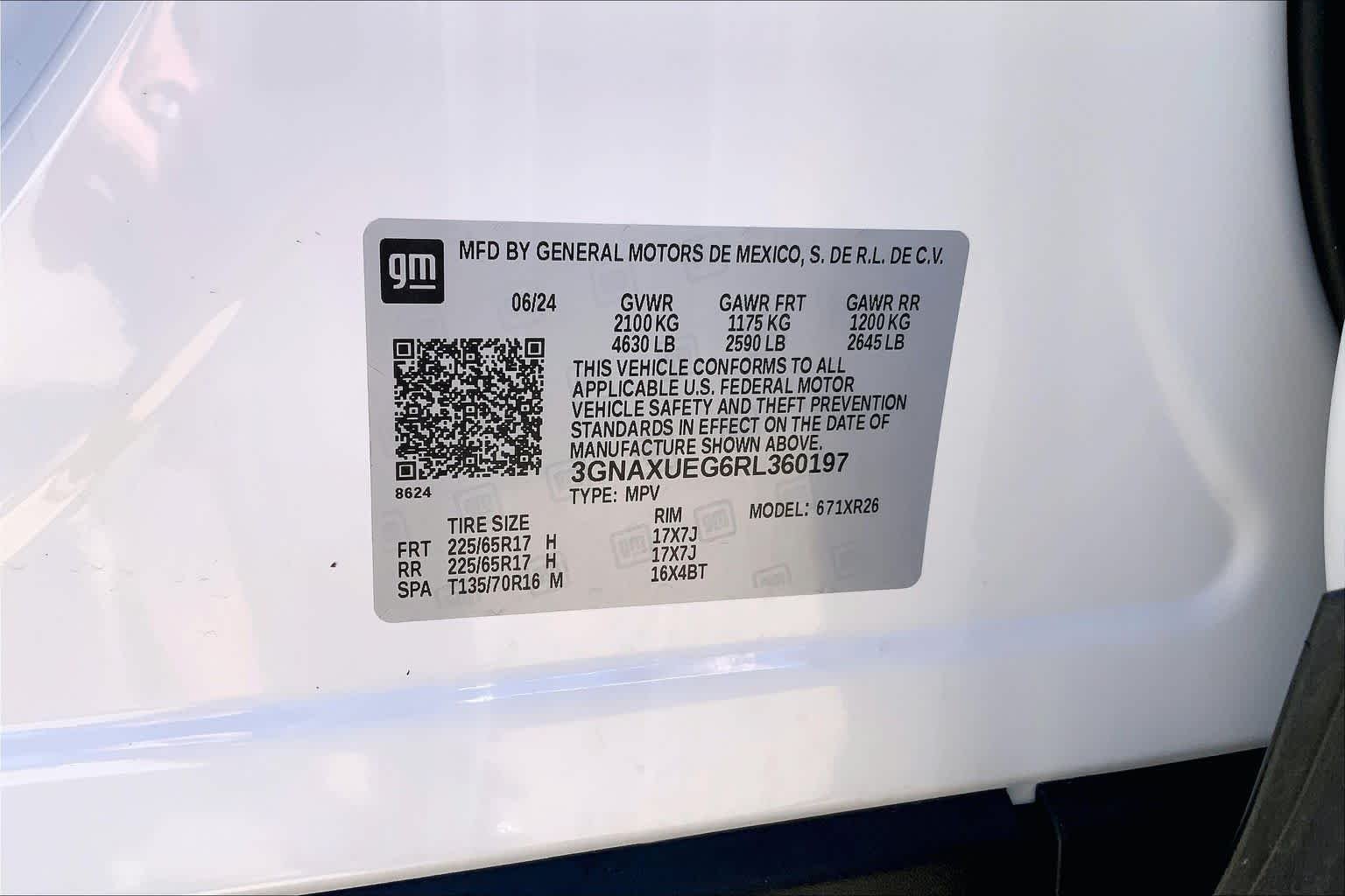Used 2024 Summit White Chevrolet LT image 33