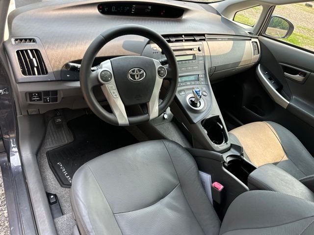 Used 2010 Winter Gray Metallic Toyota I image 13