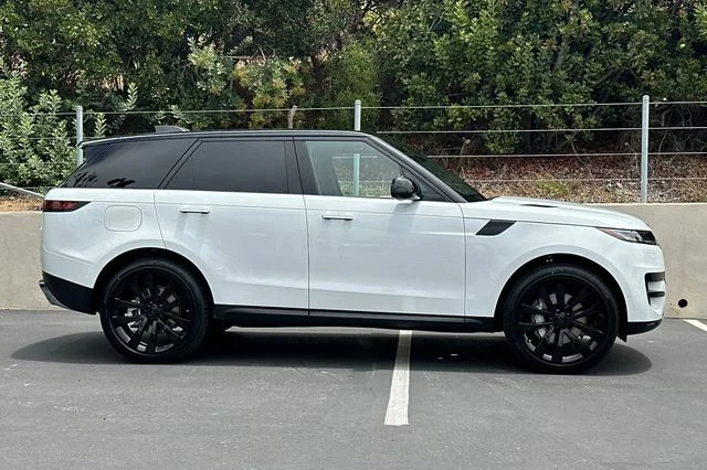 New 2026 Fuji White Land Rover SE image 6