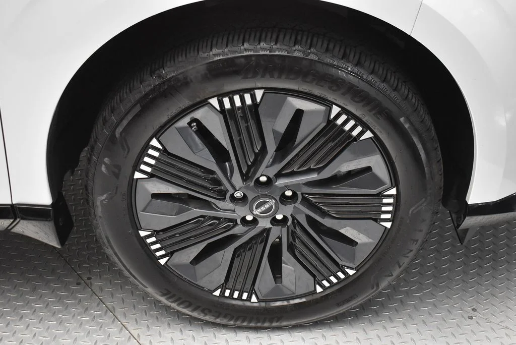 Used 2026 White Nissan Platinum image 41