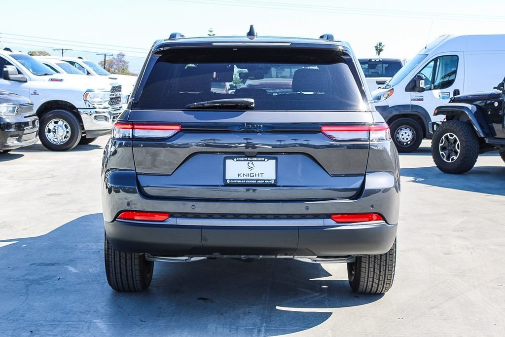 New 2026 Baltic Gray Metallic Clearcoat Jeep Altitude image 8