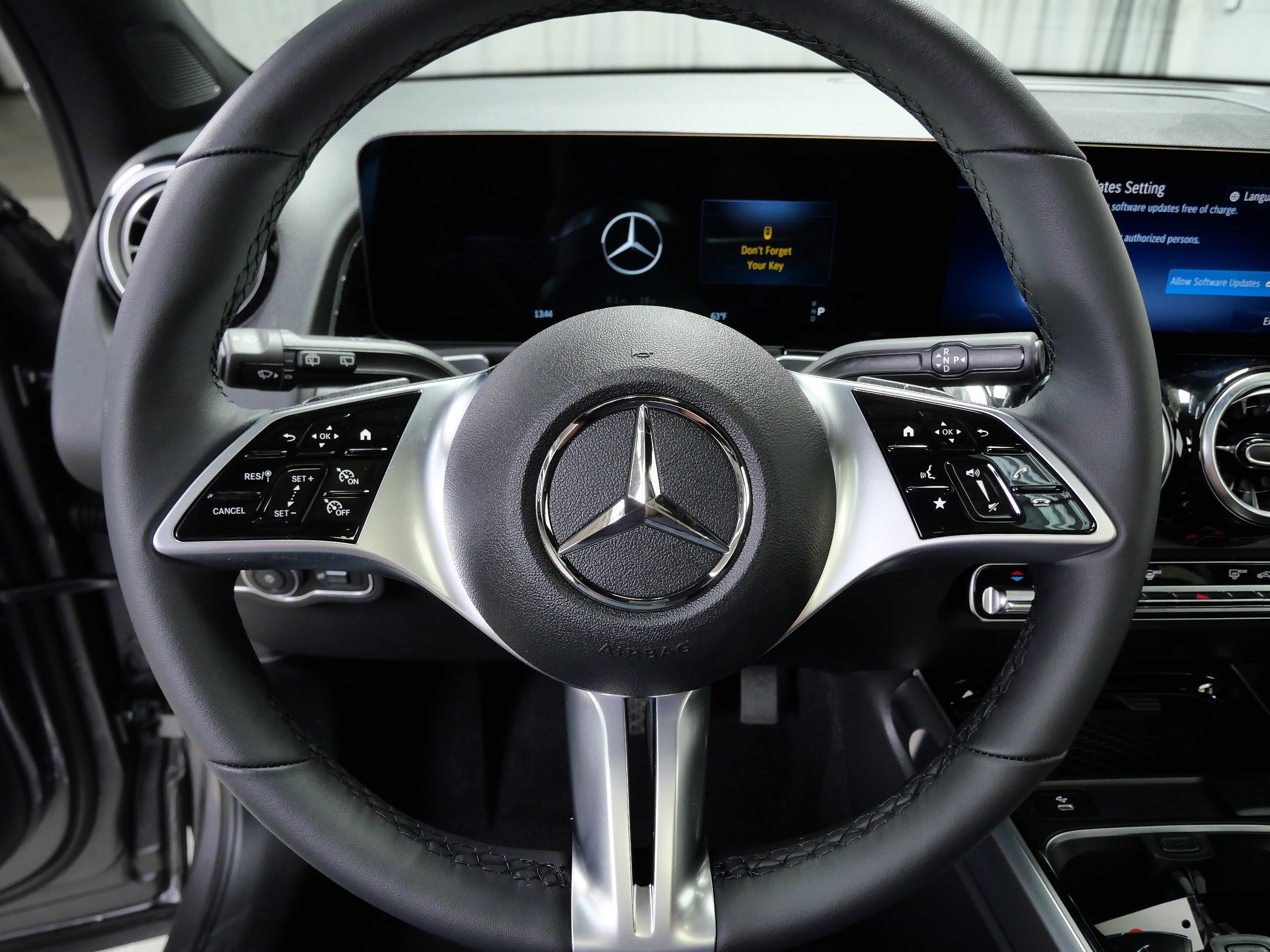New 2026 Mountain Grey Metallic Mercedes-Benz GLB 250 image 12