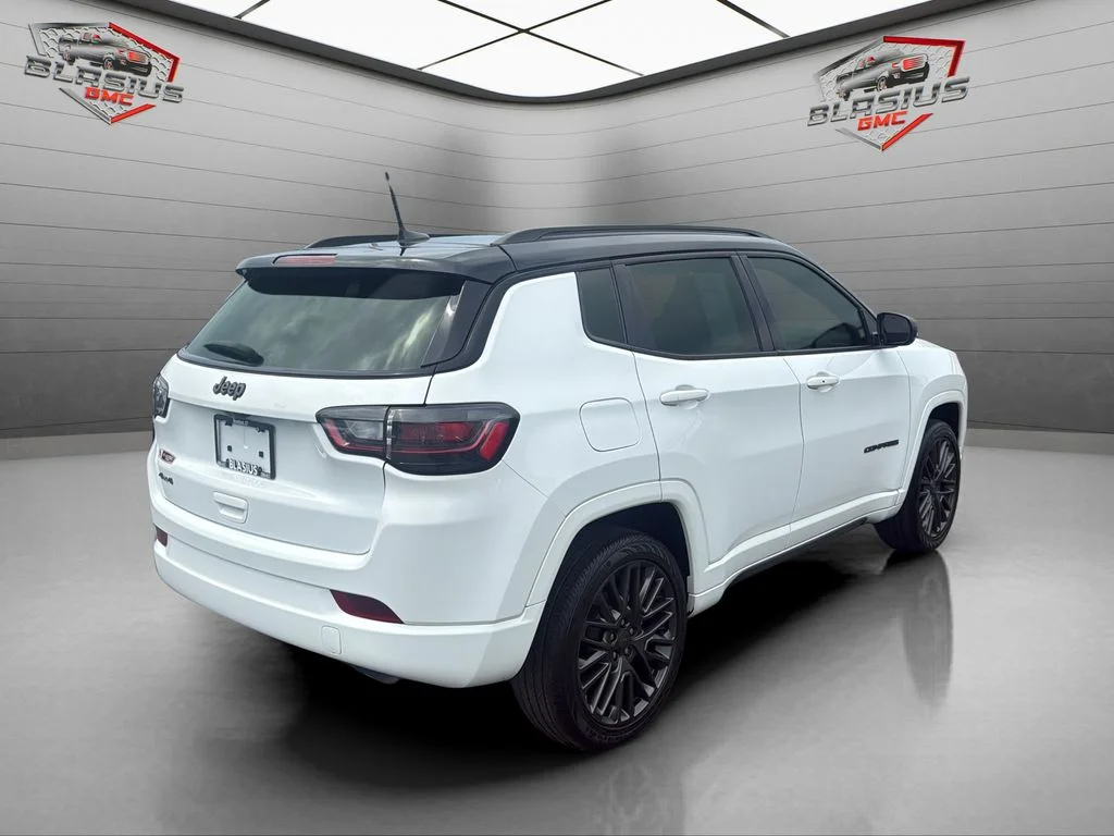 Used 2022 White Jeep High Altitude image 5