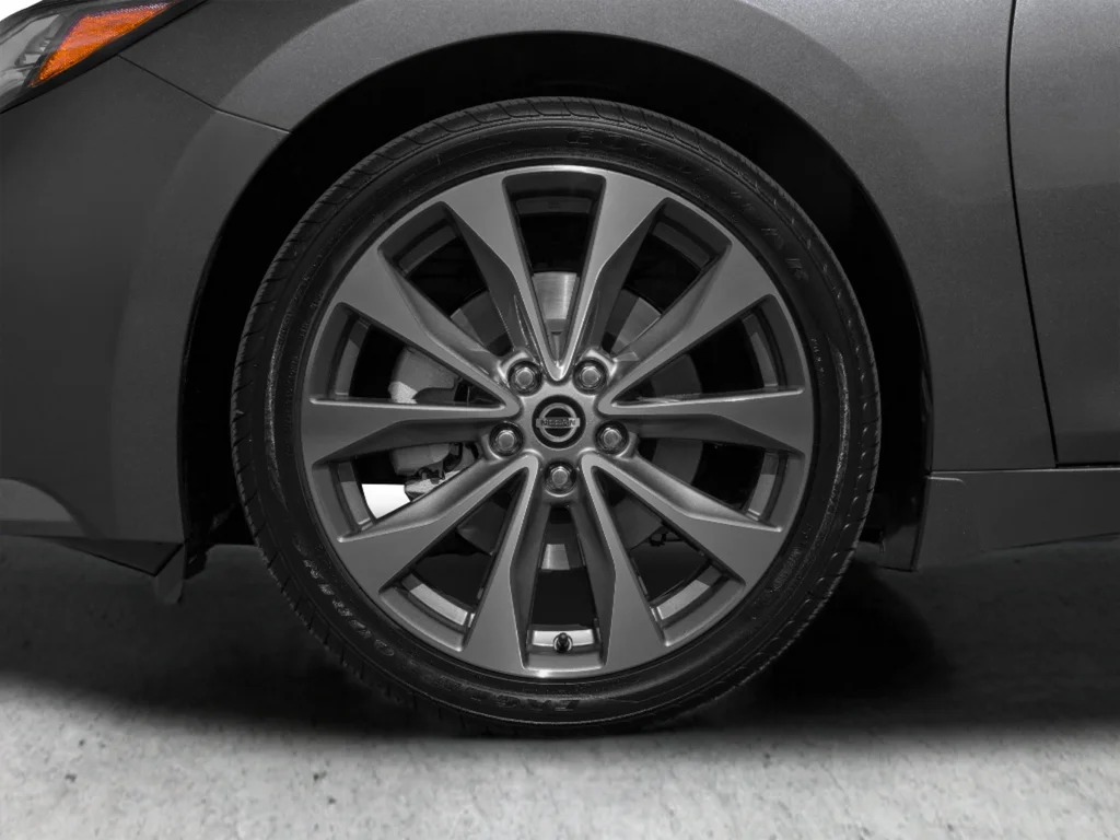 Used 2022 Gray Nissan Platinum image 47