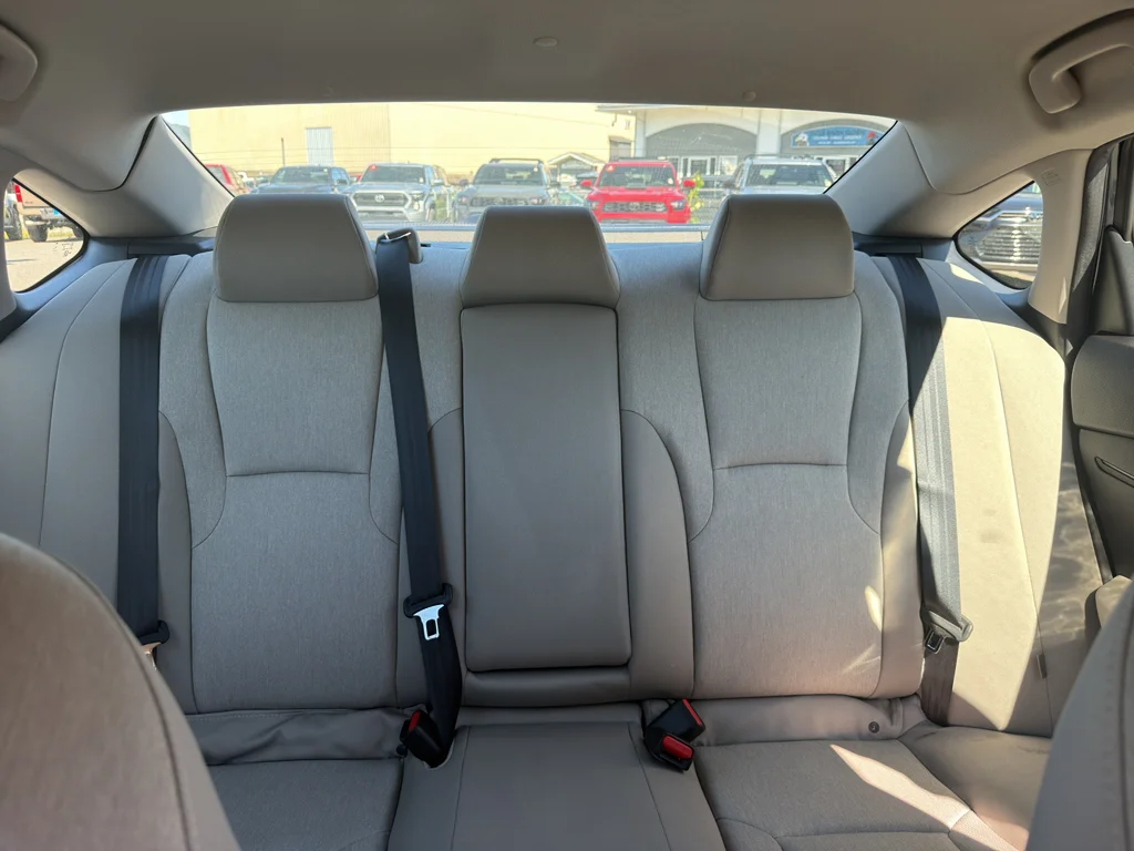Used 2024 Solar Silver Metallic Honda LX image 9