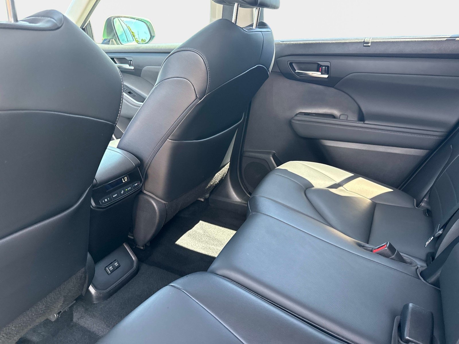 Used 2021 Blizzard Pearl Toyota XLE image 14