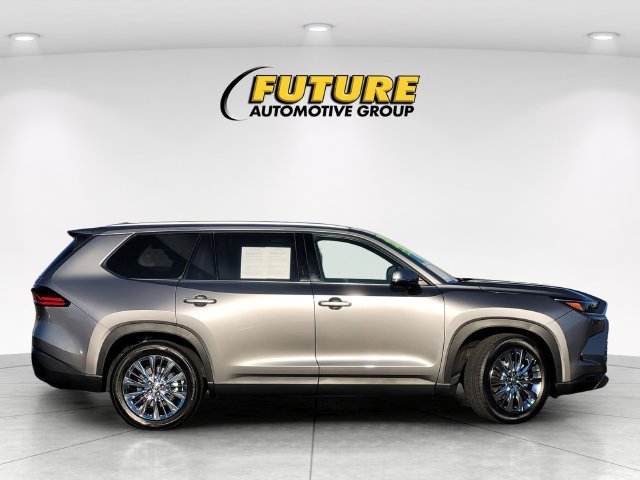Used 2025  Toyota Platinum image 3