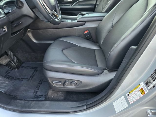 Used 2025 Silver Toyota XLE image 16