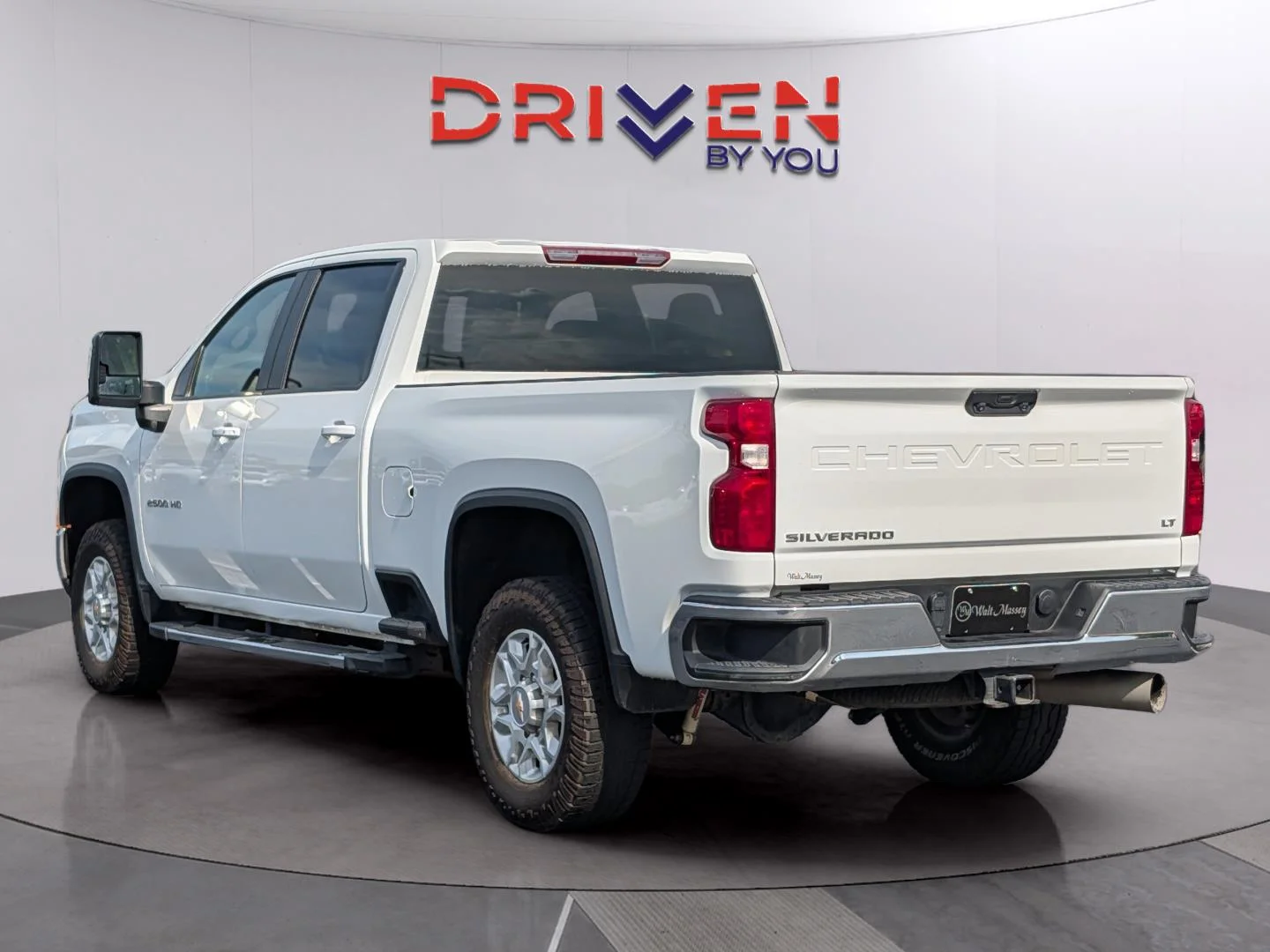 Used 2024 Summit White Chevrolet LT image 3