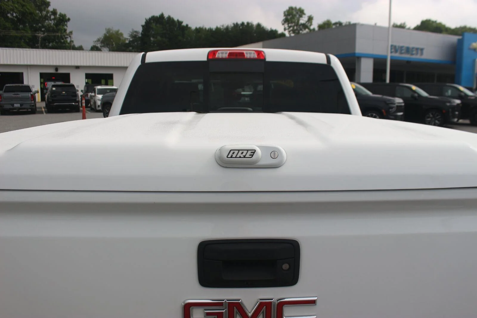 Used 2018 SUMMIT WHITE GMC SLT image 12
