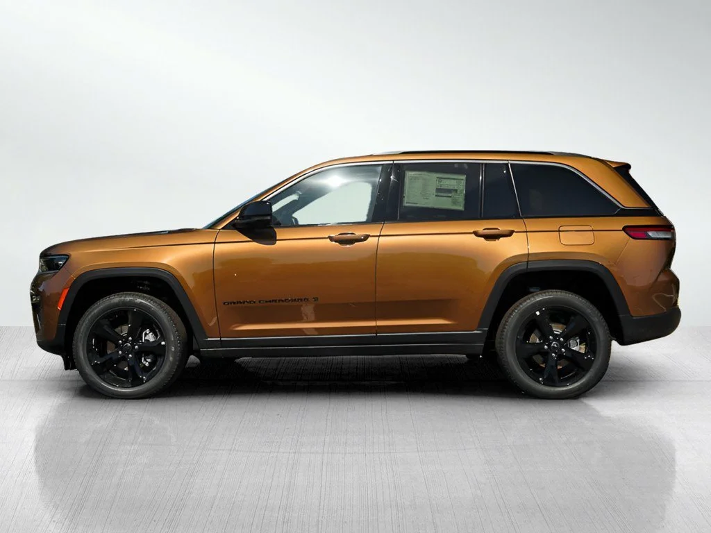 New 2027 Copper Shino Metallic Clearcoat Jeep Limited image 4