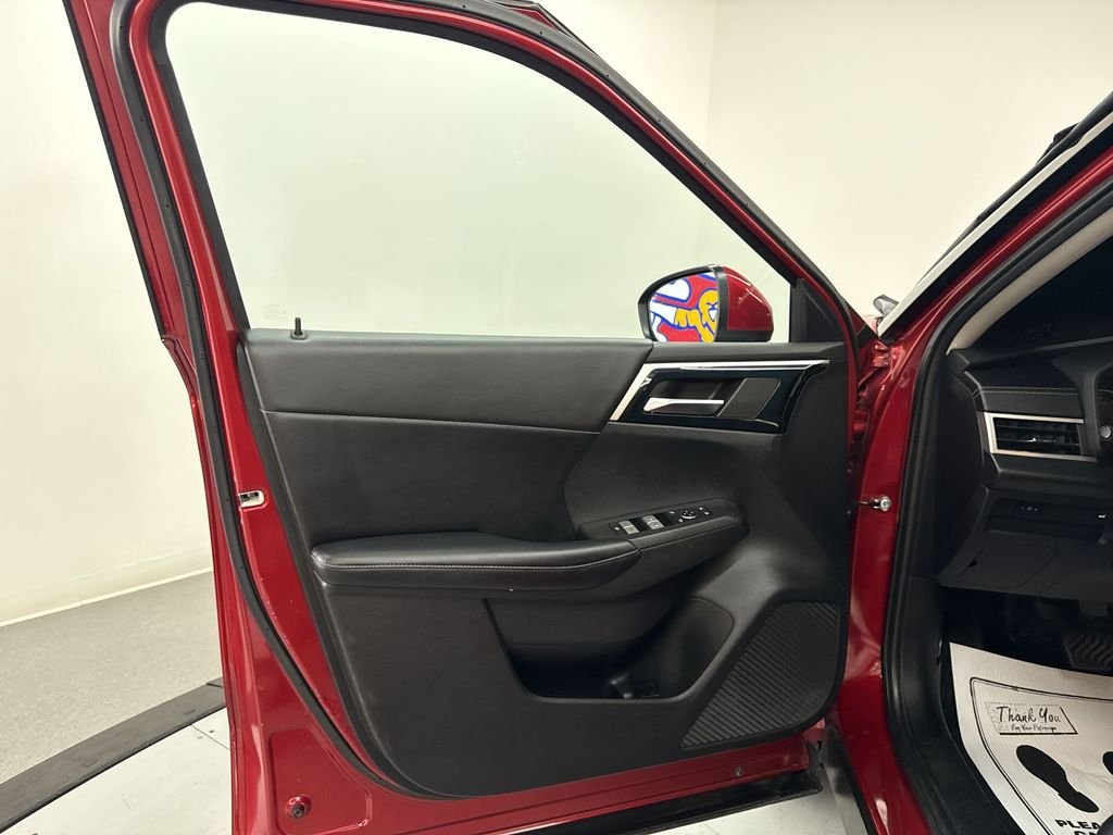 Used 2022 Red Mitsubishi  image 14