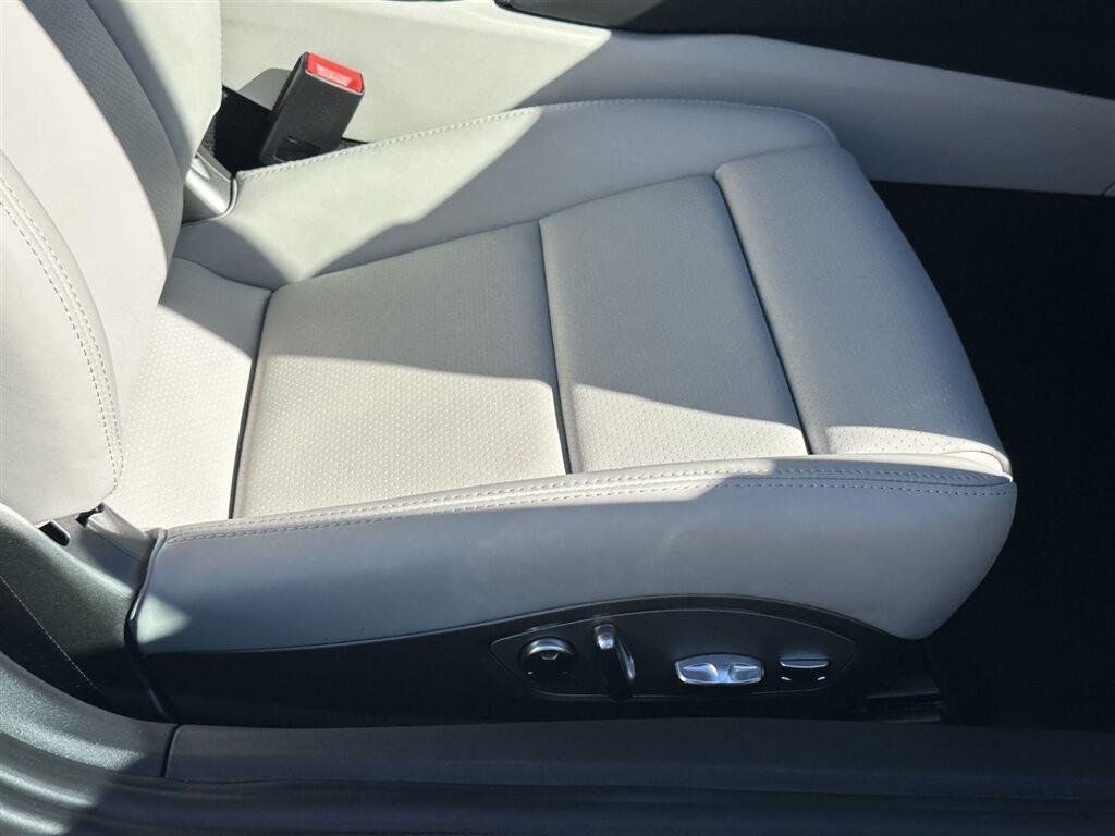 Used 2024  Porsche Style Edition image 17