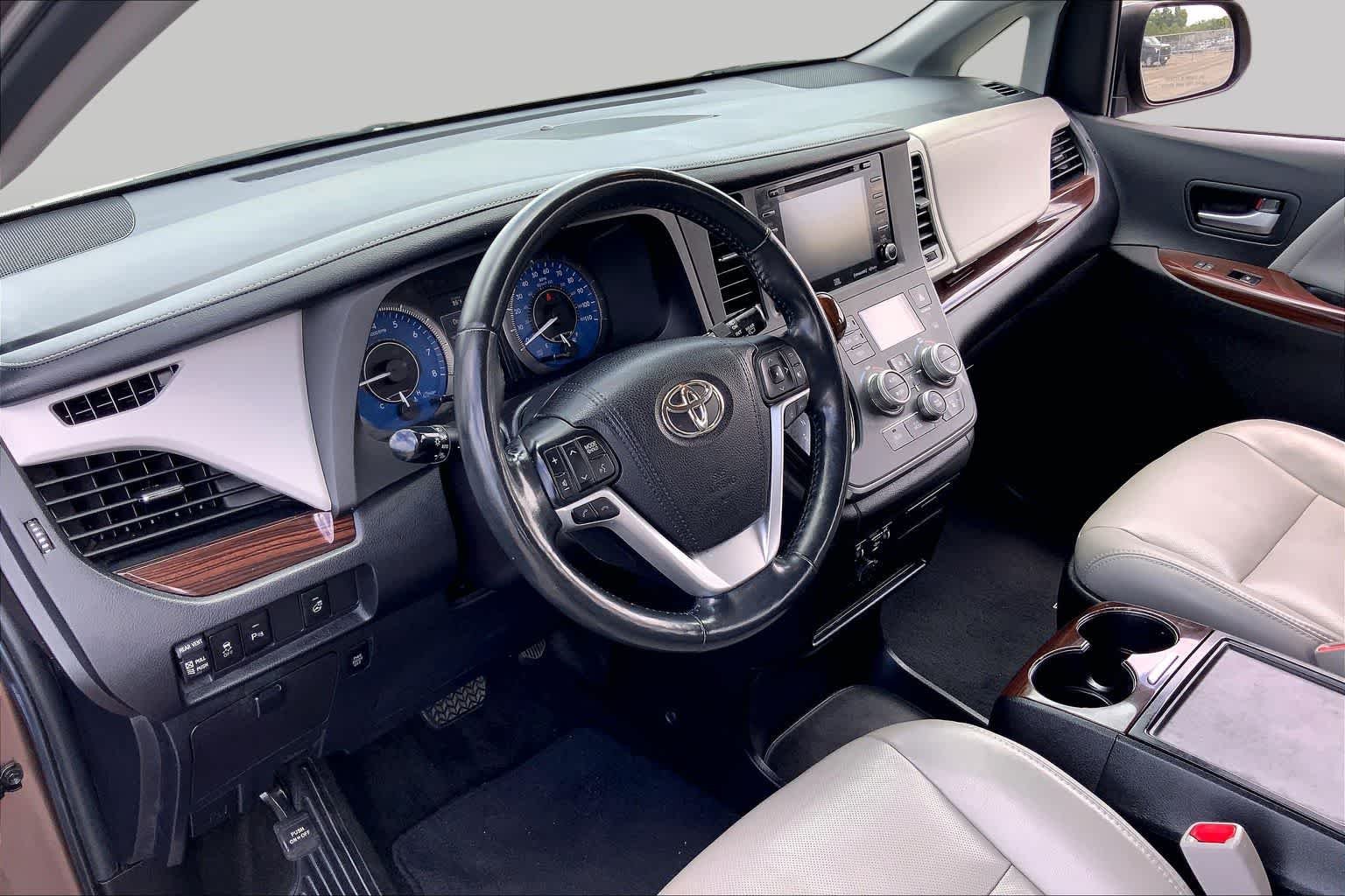 Used 2018 Toasted Walnut Pearl Toyota Limited image 17