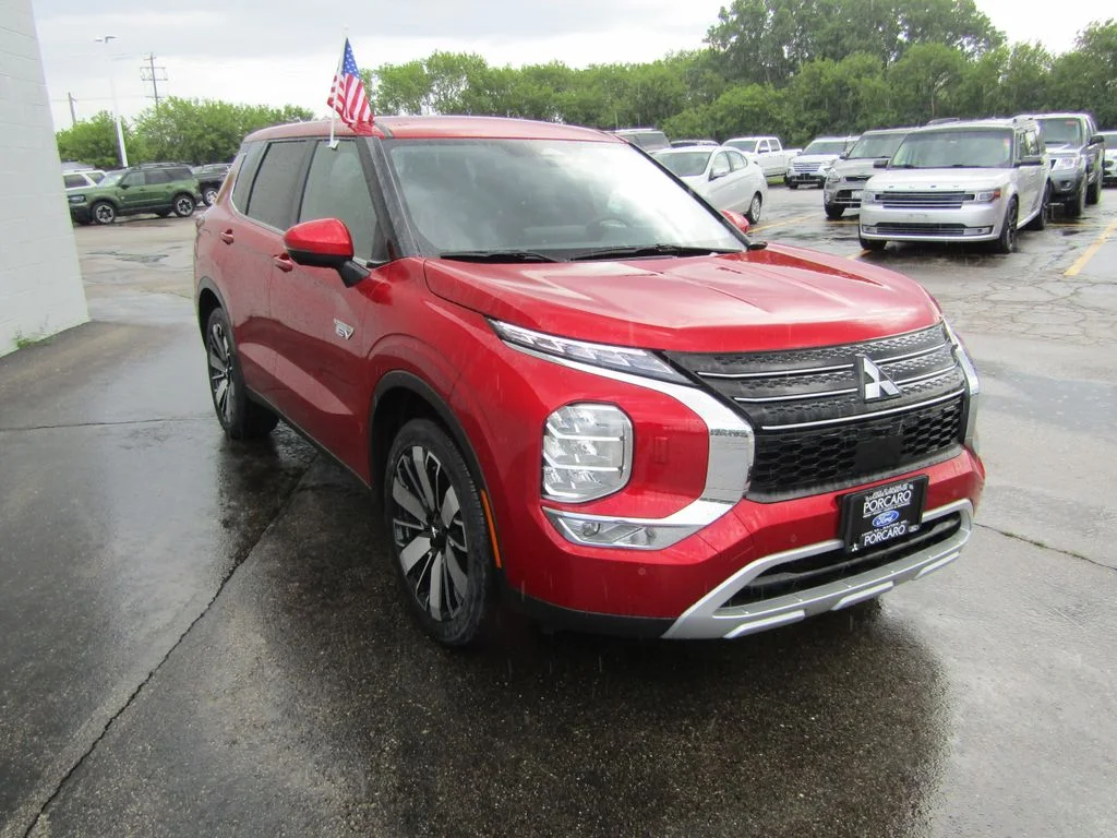 2025 Mitsubishi Outlander Plug-in Hybrid SE - Photo 10
