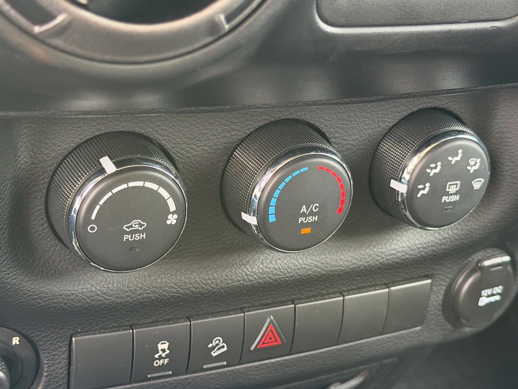 Used 2012 Silver Jeep Unlimited Sport S image 27
