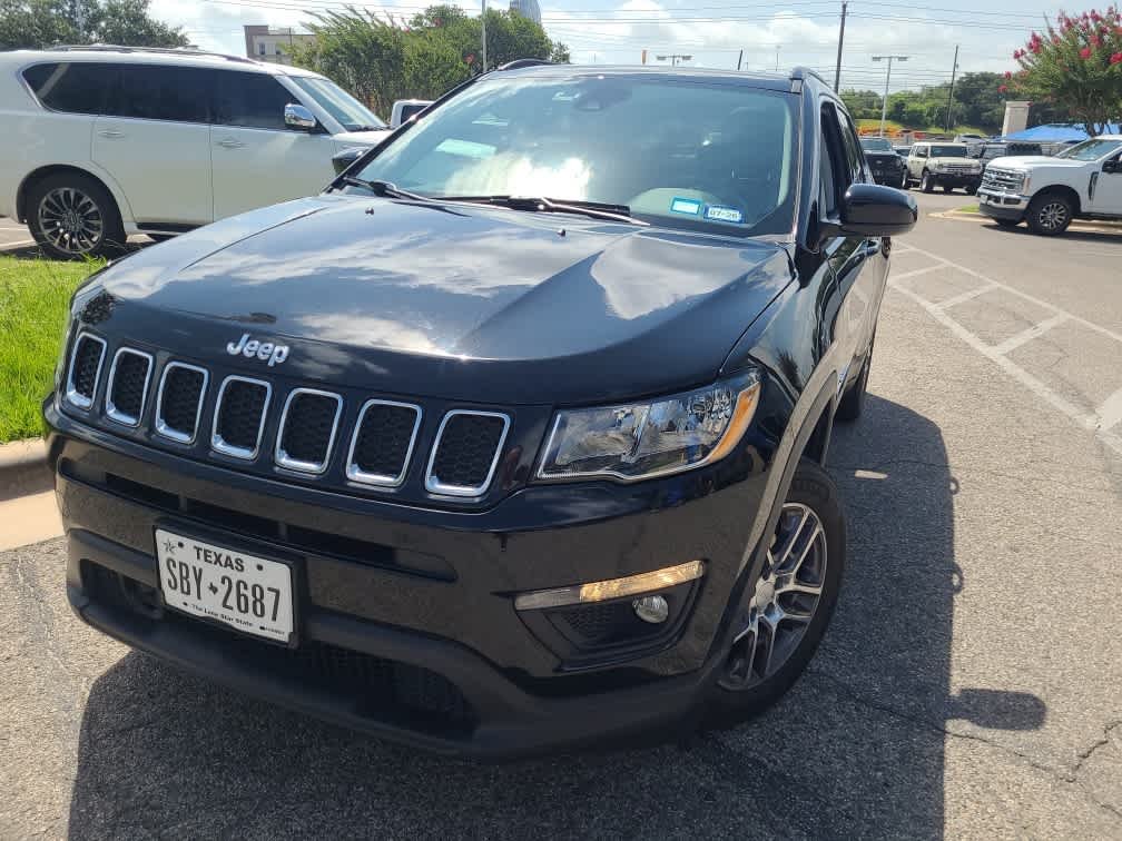 Used 2020 Diamond Black Crystal Pearlcoat Jeep Latitude w/Sun/Safety Pkg image 2