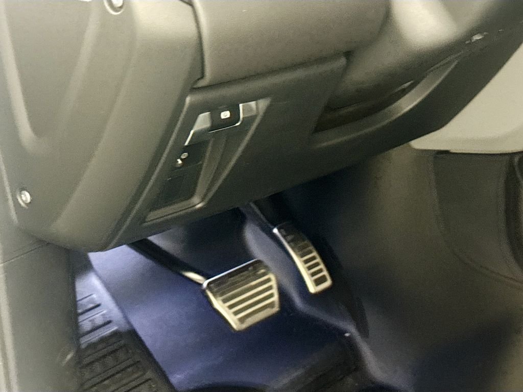 2026 Land Rover Defender V8 - Photo 9