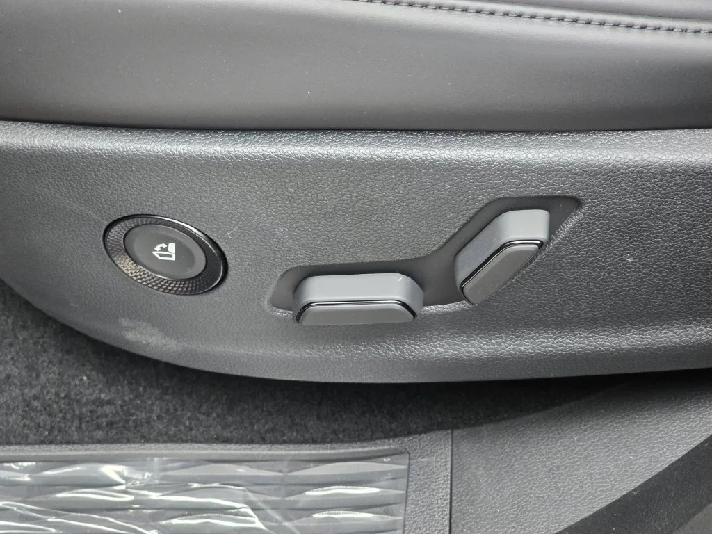 New 2027 Black Genesis 3.5T e-SC image 14