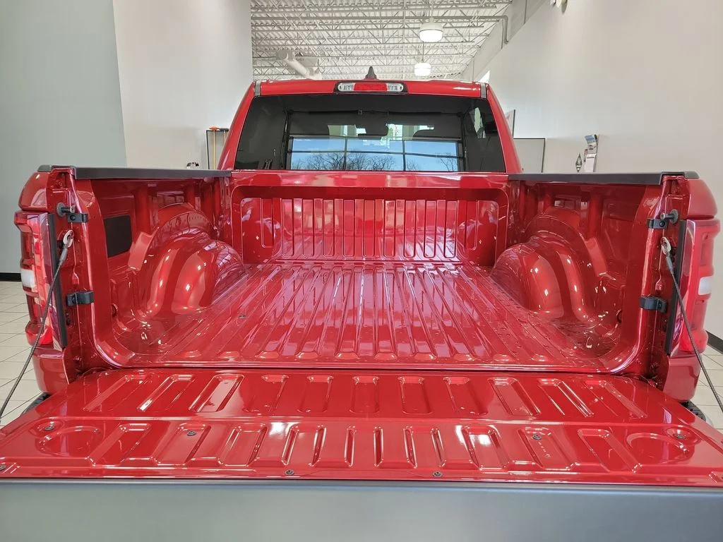New 2026 Molten Red Pearl-Coat Exterior Paint RAM Big Horn/Lone Star image 8